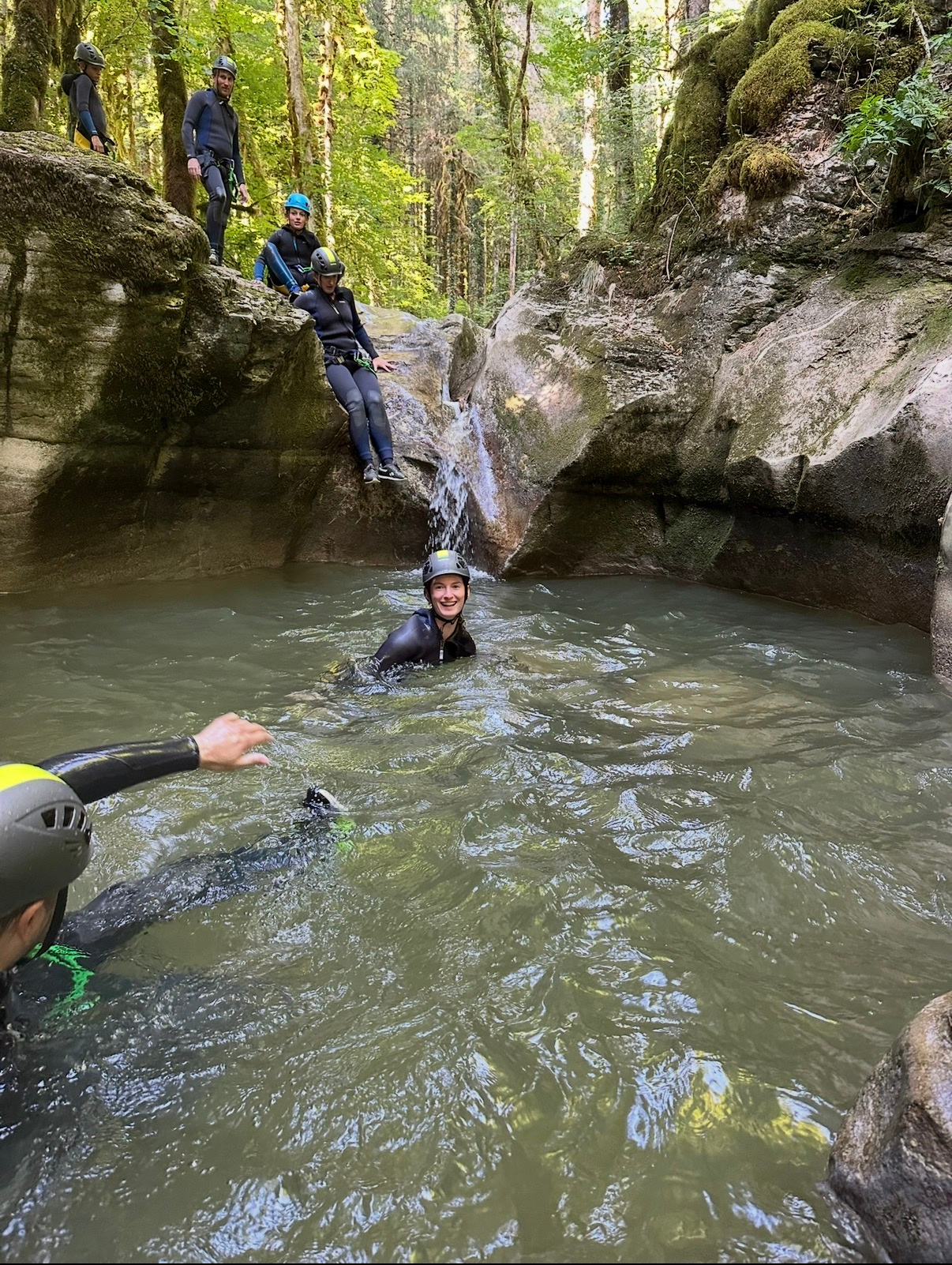 Nage dans une vasque du canyon du Grosdar
