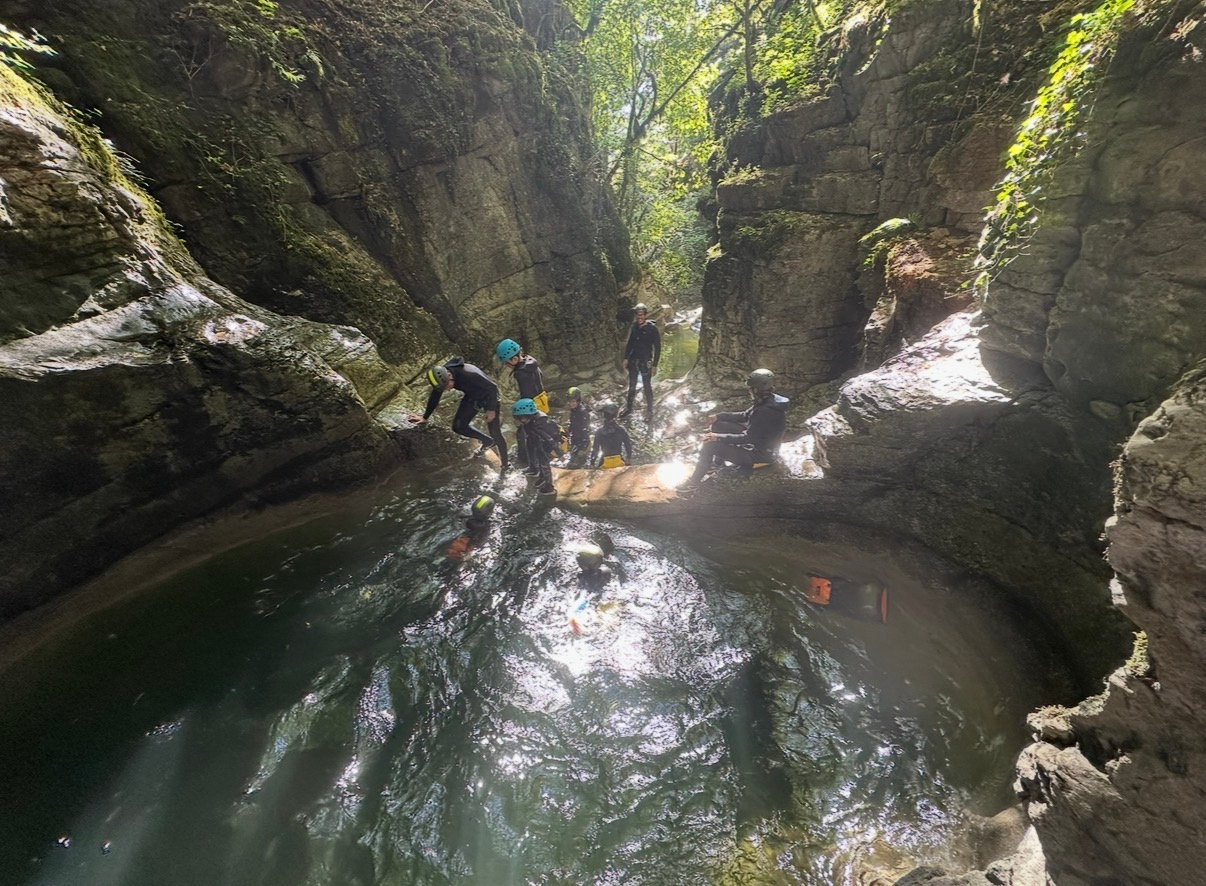Gorges sauvages et vasque profonde du canyon du Grosdar dans le Jura