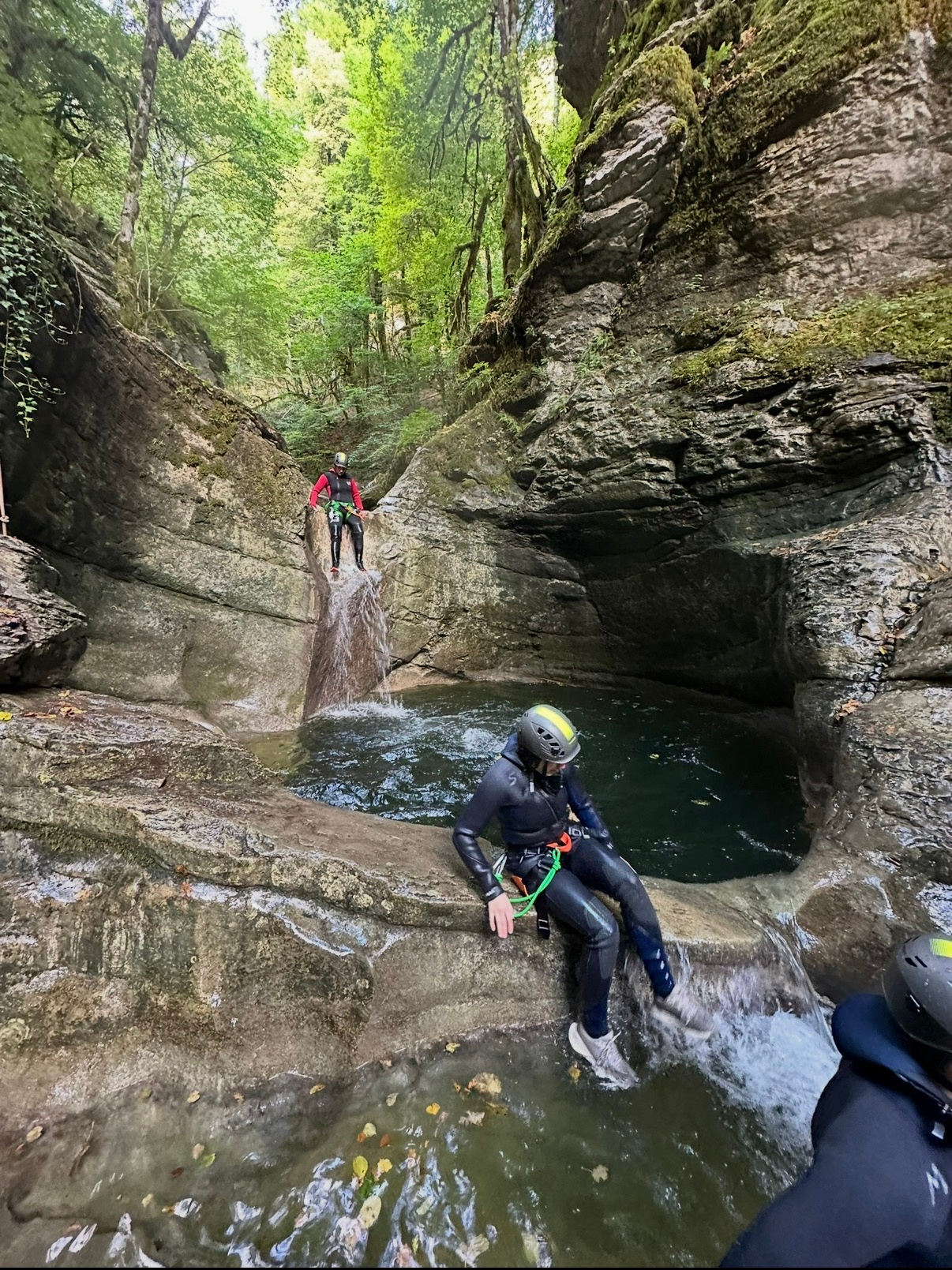Rappel et passage encaissé dans le canyon du Grosdar