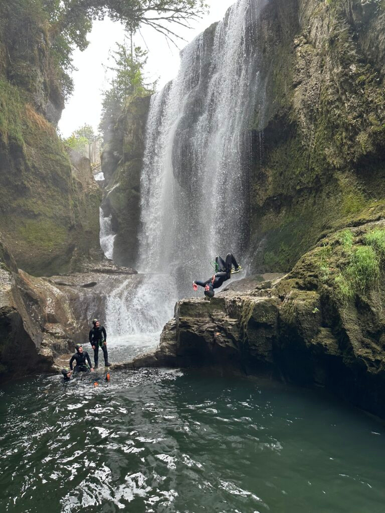 Cascade haute dans le canyon de la Langouette