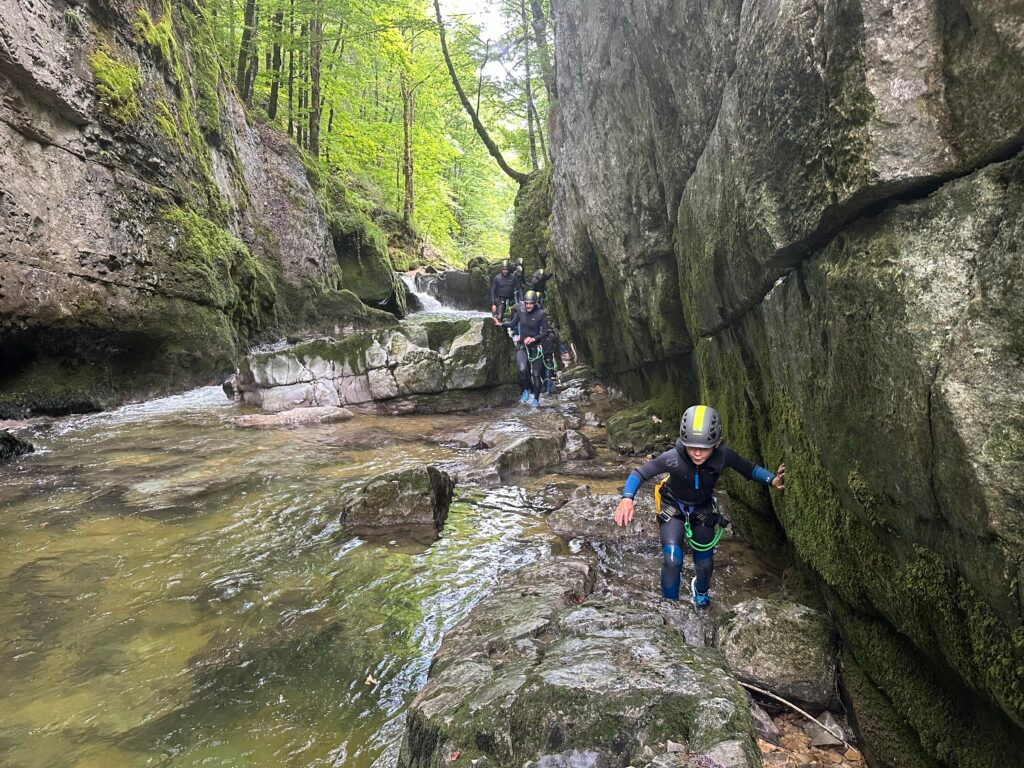 Progression en rivière dans les gorges encaissées de Malvaux